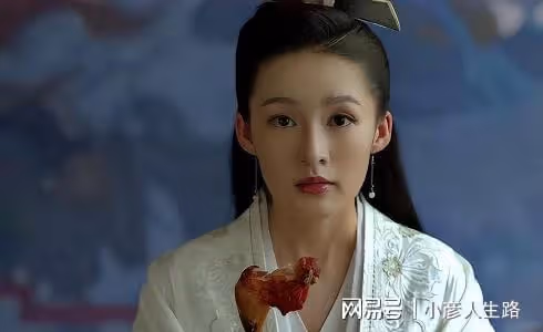 遭李易峰性騷擾，說「紅樓夢白拍了」，被秘密培養9年的她，太慘