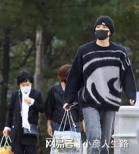 韓國女星崔真實去世14周年，子女分別到墓地祭奠，兄妹疑似反目