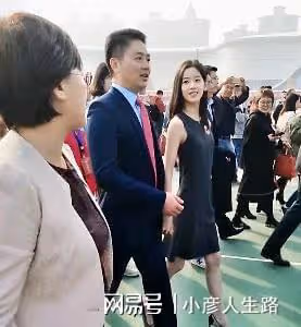 章澤天發聲回應劉強東致歉:人生總有風雨,但時間永遠向前