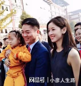 章澤天發聲回應劉強東致歉:人生總有風雨,但時間永遠向前