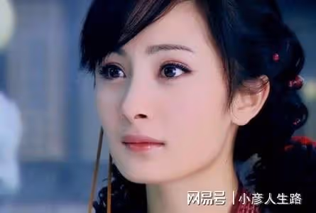 乾癟凹陷、發福老態,當紅女星的近期生圖,讓我看到了人間真實