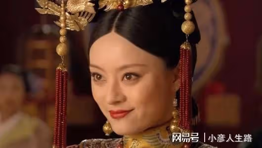 乾癟凹陷、發福老態,當紅女星的近期生圖,讓我看到了人間真實