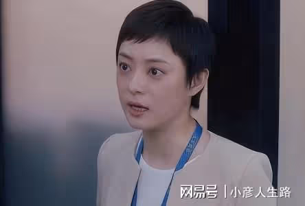 乾癟凹陷、發福老態,當紅女星的近期生圖,讓我看到了人間真實
