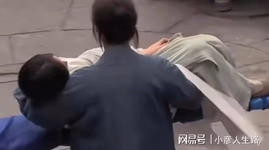 59歲甄子丹出演喬峰,抱不動女演員,年齡問題引起非議