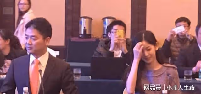 劉強東終於證實無罪,章澤天挺著孕肚上庭,隱忍4年成千億富婆