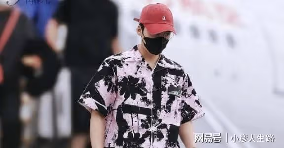 李易峰糊了,模仿者卻有了市場,光明正大地開直播賺人氣