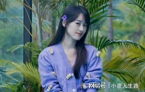 於正曬與袁冰妍合影,兩個人目前關係比較好,對袁冰妍有兩個好處