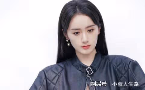 於正曬與袁冰妍合影,兩個人目前關係比較好,對袁冰妍有兩個好處