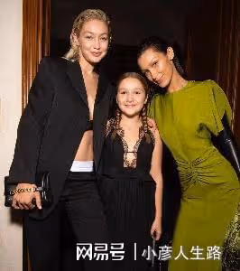 貝克漢姆全家舉行慶祝派對,11歲的小七身穿淡黃色晚禮服超驚艷