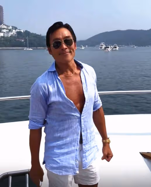 鄭浩南婚變後生活仍瀟灑!開跑車戴15萬名表出行,稱人生要向前看