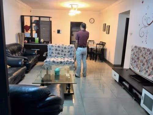 我伺候癱瘓婆婆，老公卻帶著情人住進了家，我「一招」讓老公跪下求我