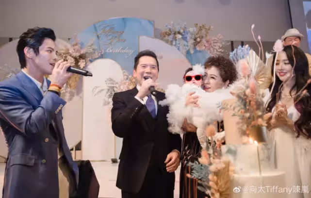 郭碧婷為兒子舉辦百日宴 未看到向佐