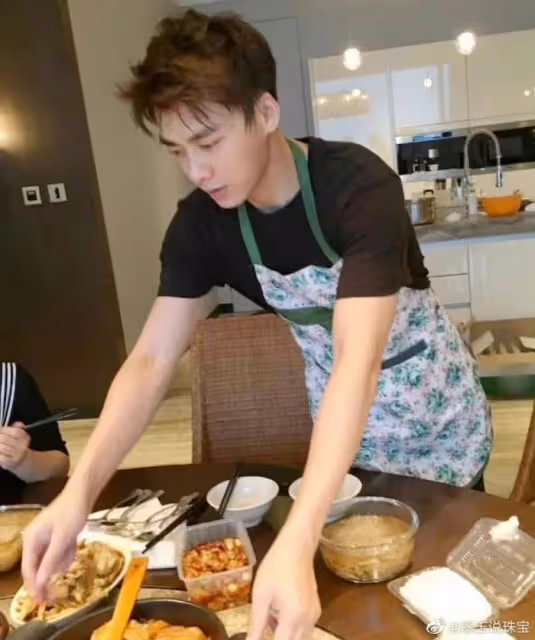 故事還沒完?李易峰迴老家被曝已婚!妻子是上海名人, 女方因這件事鬧離婚!