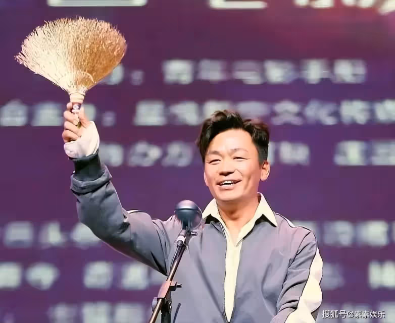包貝爾回懟金掃帚失望導演獎,王寶強當年的格局這一下就拉開了