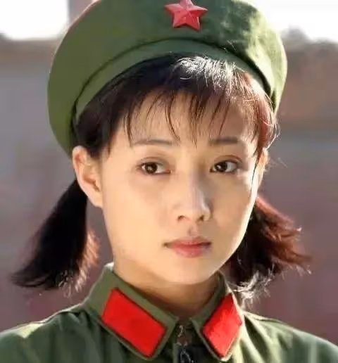 演員尹濤:前夫被判入獄,42歲的她宛如少女,感情狀況至今仍是個謎