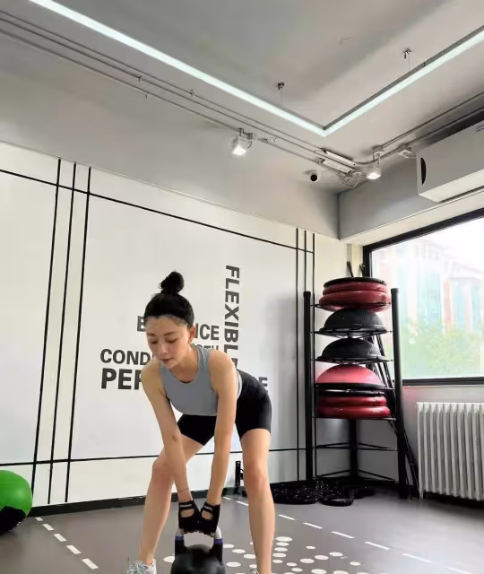 演員尹濤:前夫被判入獄,42歲的她宛如少女,感情狀況至今仍是個謎