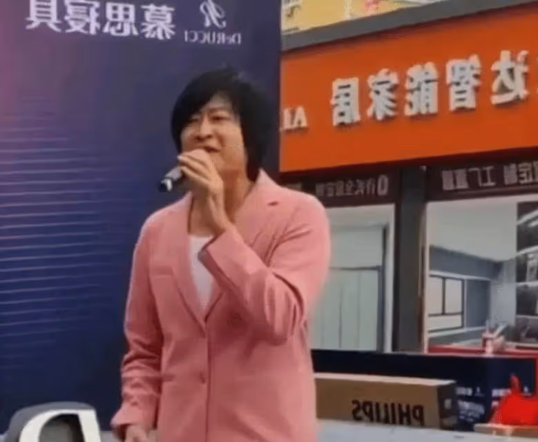 4位曾經叱吒風雲的華語歌手,有的在縣城唱歌,有的被選秀淘汰