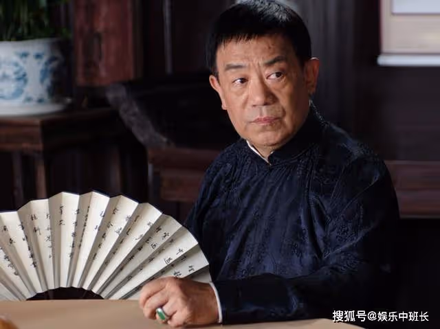 低調隱瞞30多年,這倆明星竟是父子,怪不得長得這麼像