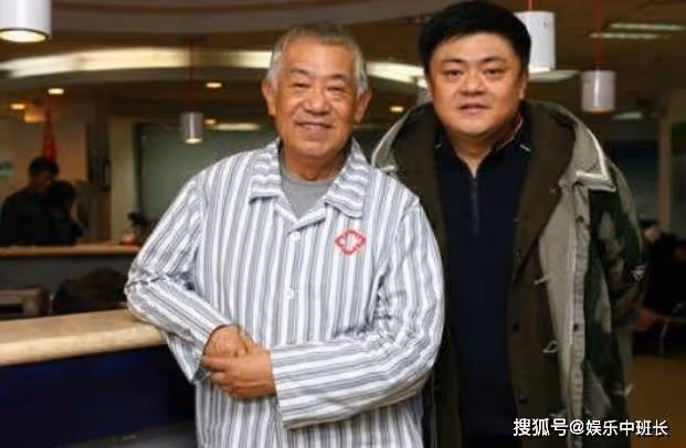 低調隱瞞30多年，這倆明星竟是父子，怪不得長得這麼像