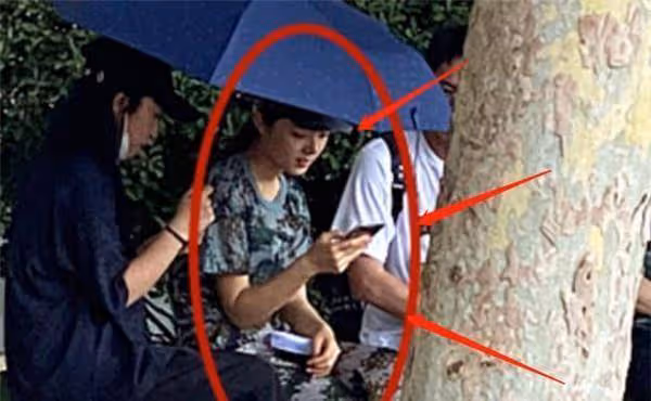 趙今麥軍訓時被偶遇，沒有了六級P圖，真實顏值還原了17歲的樣子