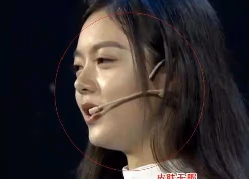 趙今麥亮相清華園出鏡開學第一課，離開美顏之後，顏值依舊能打