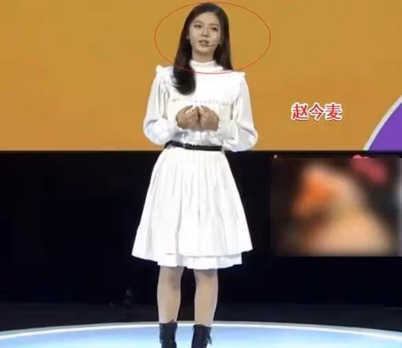 趙今麥亮相清華園出鏡開學第一課，離開美顏之後，顏值依舊能打