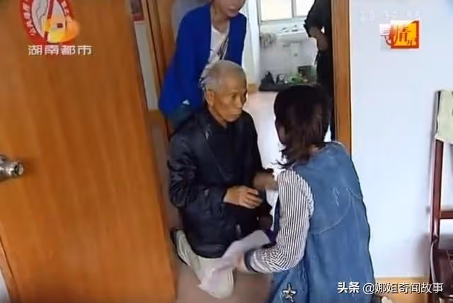 女兒開豪車住別墅，卻與殘疾兒子爭房產，父親：一分錢都不給她