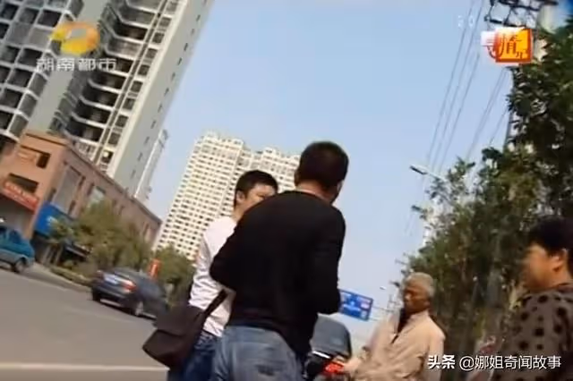 女兒開豪車住別墅，卻與殘疾兒子爭房產，父親：一分錢都不給她