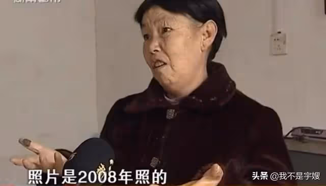 81歲大爺娶保姆，七年花光所有積蓄，保姆下跪哭求：別離婚