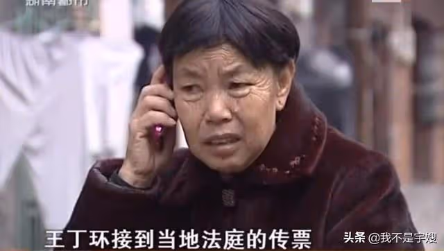 81歲大爺娶保姆，七年花光所有積蓄，保姆下跪哭求：別離婚