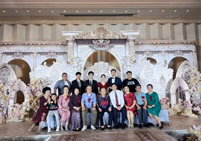 黃曉明回老家參加表弟婚禮,擔任主婚人挺拔帥氣,新娘高顏值吸睛