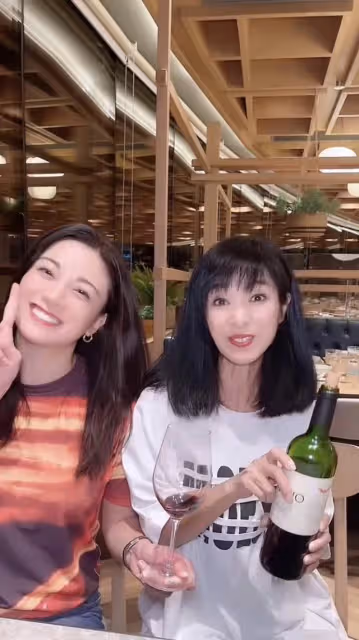 TVB前花旦為圈中忘年交補過生日!兩人多次合作,相差24歲似姐妹