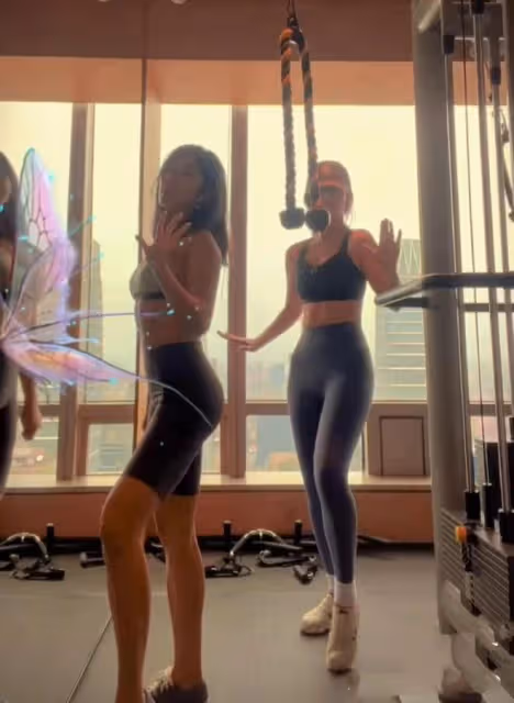 趙奕歡健身大秀S型曲線！穿緊身衣豐滿迷人，大長腿吸睛被贊女神