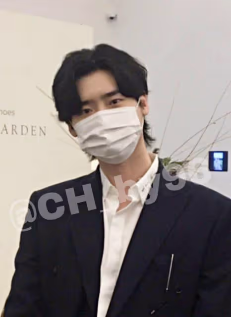 李鍾碩弟弟婚禮驚見IU親自獻唱！睽違11年同框互動，網友：求合作