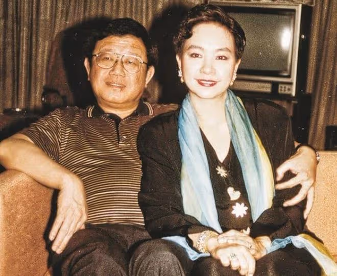 鍾鎮濤初戀近況!抗癌成功滿頭白髮精神好,嫁百億富豪41年仍恩愛