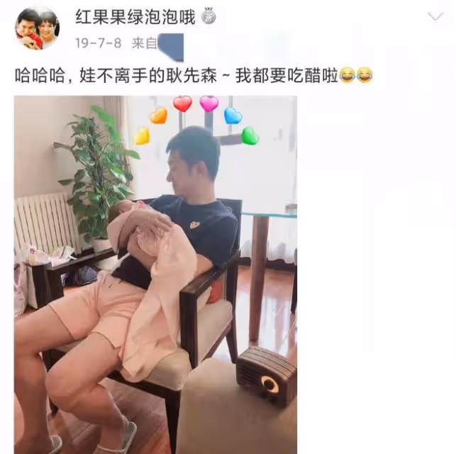 央視紅果果夫婦帶娃觀影,結婚12年兒女雙全,三歲女兒長相隨媽