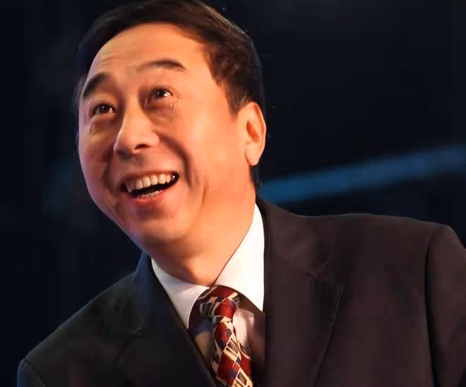 64歲馮鞏重陽節探望三姨盡孝!自稱小鞏態度謙虛,兩人長相太相似