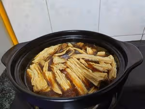 支竹牛腩煲