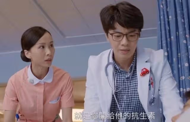 腳踏兩隻船？TVB上位小生疑背著小花女友出軌，再搭另一女神小花