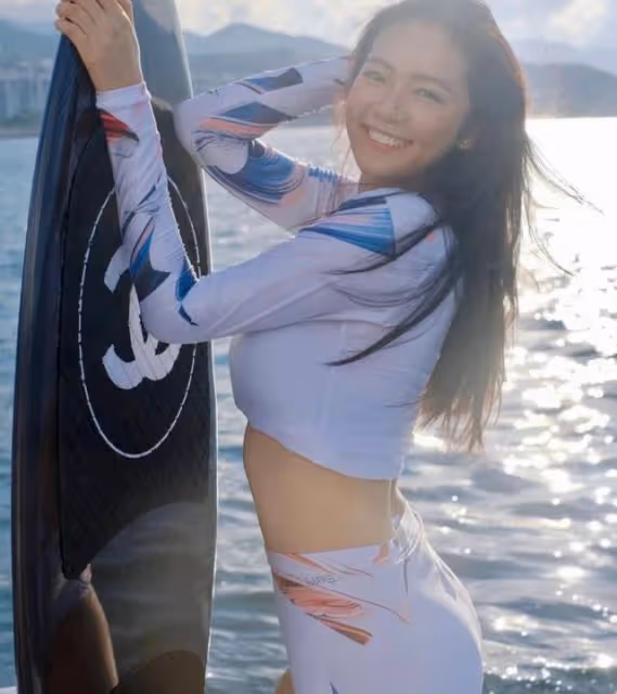 腳踏兩隻船？TVB上位小生疑背著小花女友出軌，再搭另一女神小花