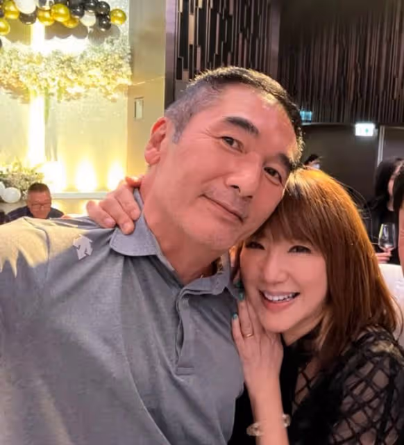 眾星為富豪慶祝生日!方中信喝到臉紅,與54歲女星摟肩貼面合影