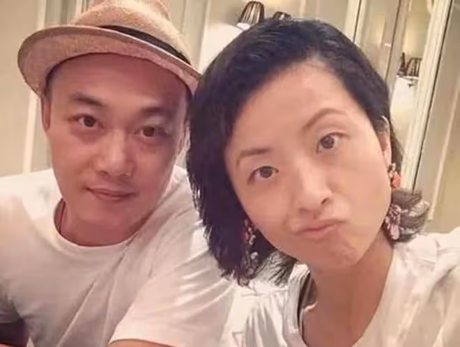 陳奕迅女兒18歲近照曝光,身材高挑堪比超模,與媽媽長相似復刻