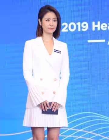 林心如和賈靜雯同框照曝光,一個一身煙火氣,一個滿身高級感,網友:畫面真美,差距一目了然