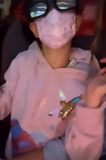 生日快樂!鐘麗淇為長女慶生,11歲女兒需坐嬰兒車出行,曾被斷言活不過2歲,多年悉心照顧被寵成小公主