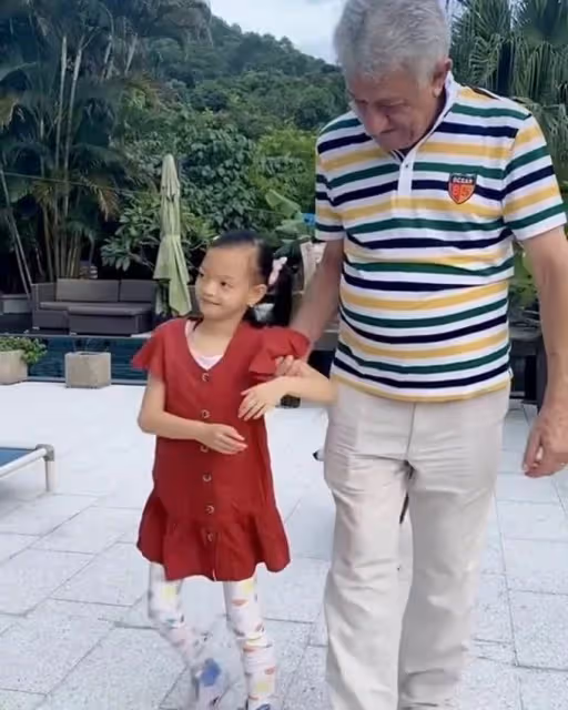 生日快樂!鐘麗淇為長女慶生,11歲女兒需坐嬰兒車出行,曾被斷言活不過2歲,多年悉心照顧被寵成小公主