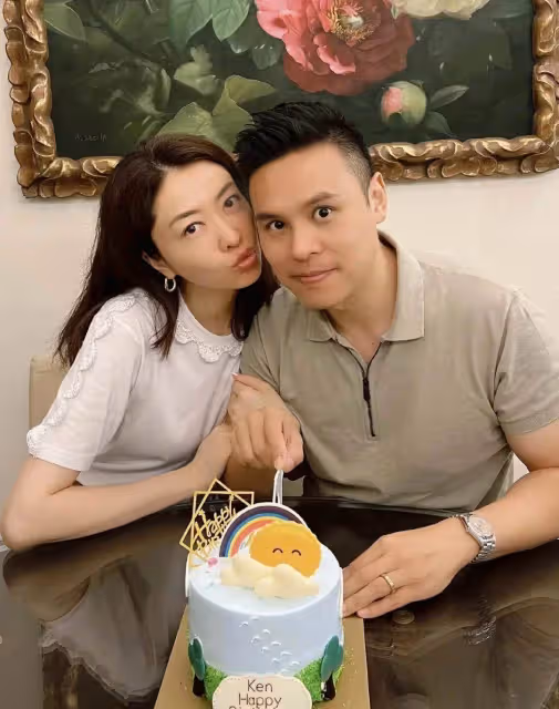 熊黛林曬出全家福,臉小一圈,胳膊纖細,雙胞胎女兒像極了富豪爸爸