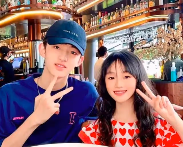 晉松太有福氣了,長相五大三粗卻娶美艷小嬌妻,兩個兒女顏值超高