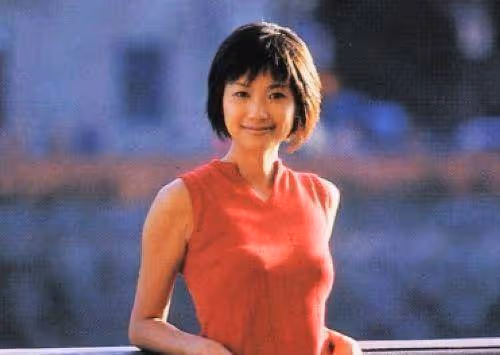曾和韓寒傳緋聞,馮小剛佩服她,兒時卻因長相沒自信!