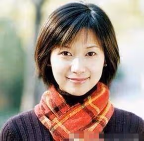 曾和韓寒傳緋聞,馮小剛佩服她,兒時卻因長相沒自信!