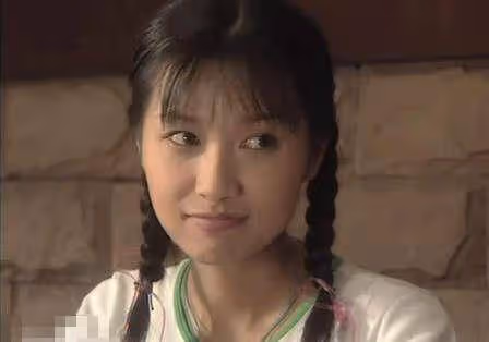 曾和韓寒傳緋聞,馮小剛佩服她,兒時卻因長相沒自信!
